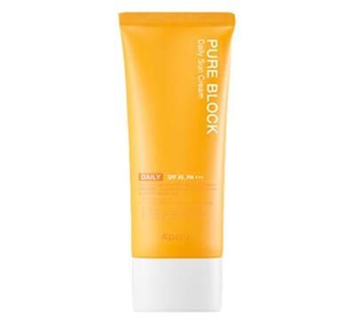 A’PIEU PURE BLOCK Natural Sun Cream SPF45PA+++ absorbs quickly and leaves no noticeable cast on fairer skin tones