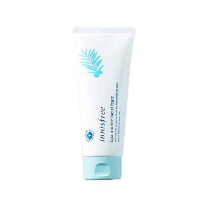 Innisfree Jejubija Anti-Trouble Facial Foam removes pore impurities and works against germs and dirt.