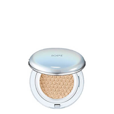 Iope – Air Cushion Compact contains hydrating and anti-wrinkle properties and also provides an even complexion