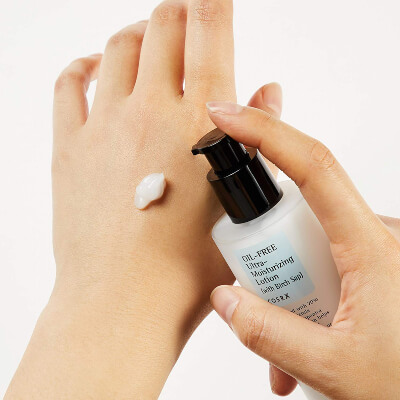 Moisturiser nourishes the skin and prevents it from getting too dry